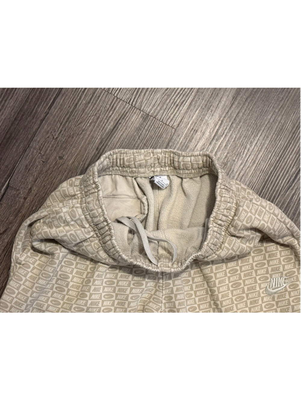 Nike Men’s All-Over Logo Tan Khaki/Beige Jogger Sweatpants Size M - Picture 5 of 7